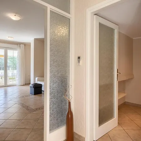 Opatic דירה פורץ